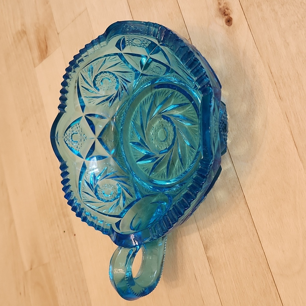 Vintage LE Smith carnival glass bowl with handle